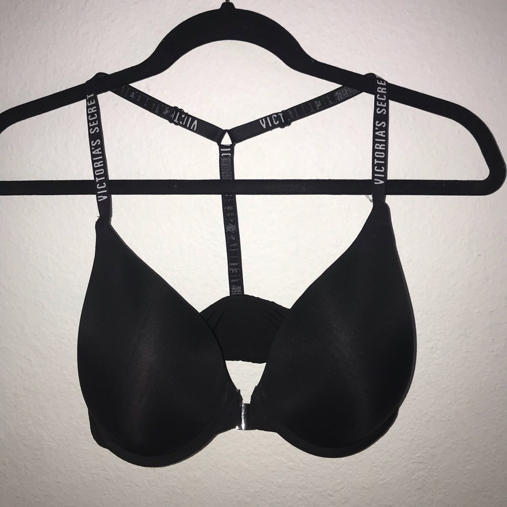 Victoria’s Secret front close uplift semi bra G70